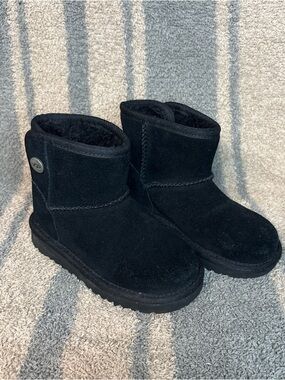 UGG YOUTH Classic Mini Black Suede Shearling Boots size 8